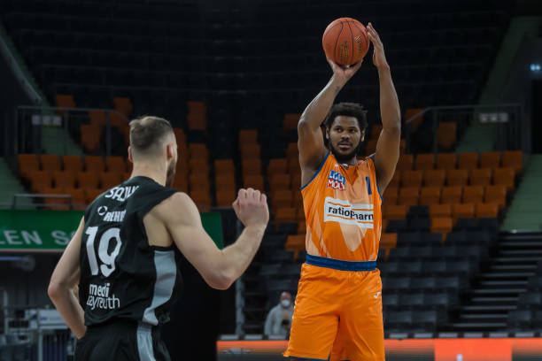 据现场目击 据现场目击